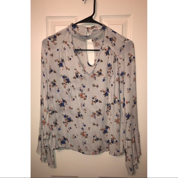 American Eagle Outfitters Tops - Flowy choker top